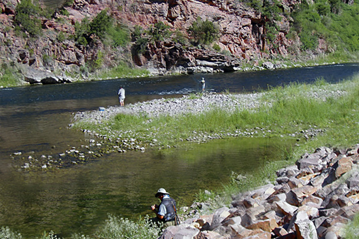 fly fishing on the green river below flaming gorge dam